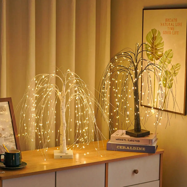 Árbol bonsai de sauce LED brillante con luces cálidas, exhibido en un gabinete de madera.
