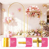Set de arco nupcial metálico dorado con tubos duraderos, espiral para instalación fácil y base estable.