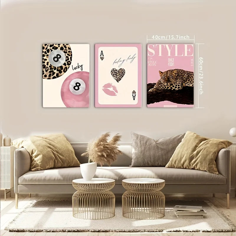 Set aus drei Leinwand-Drucken mit Leopard- und Cheetah-Mustern in Pink- und Schwarztönen.