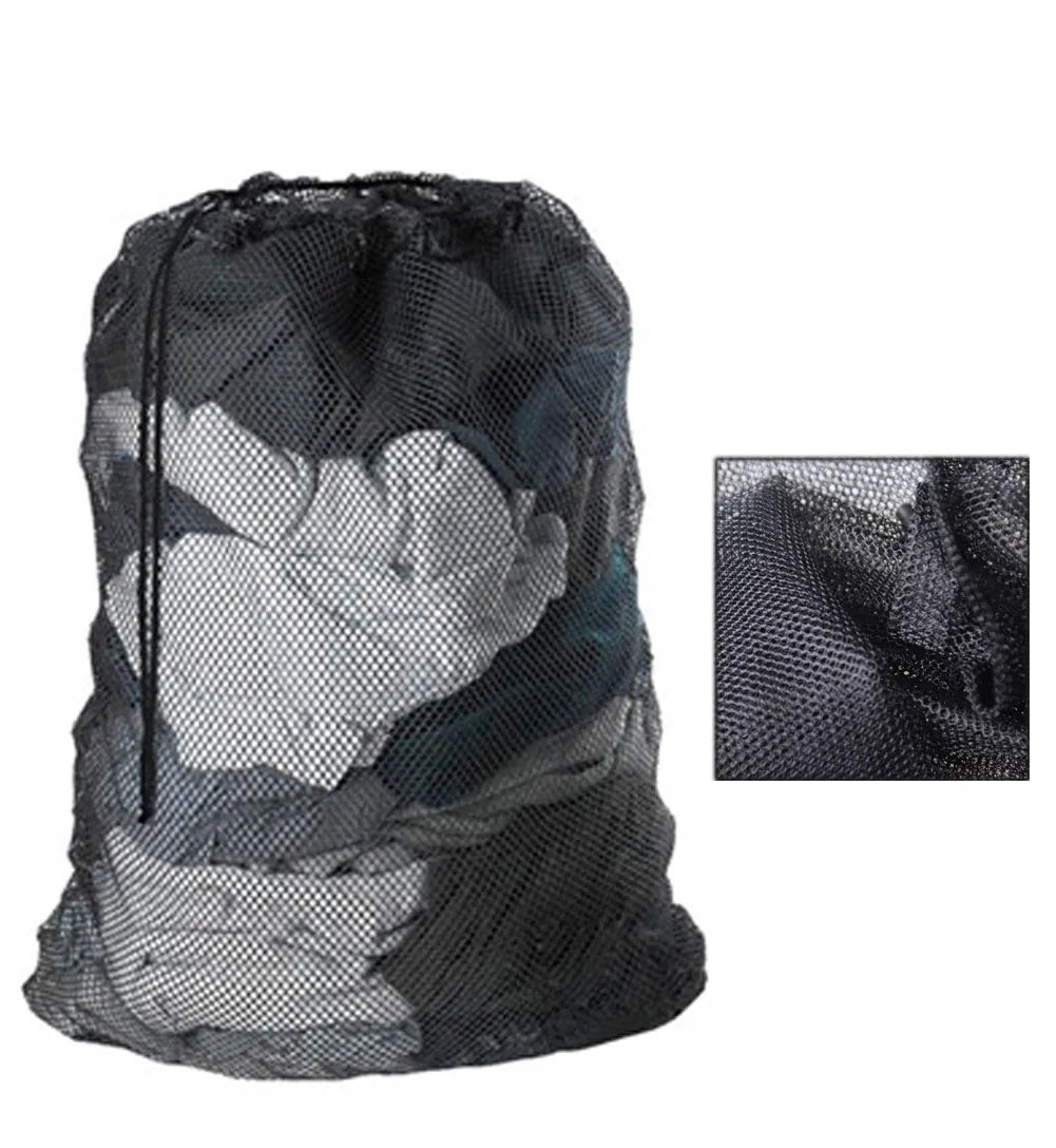 Schwarze Korb-Waschtasche mit großem, strukturiertem Innenfutter.