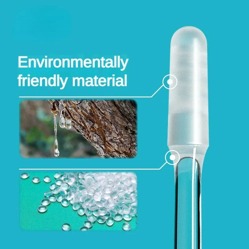 Wiederverwendbarer Silikon-Ohrreinigungsstift neben einer Nahaufnahme natürlicher Materialien und Silikonperlen.