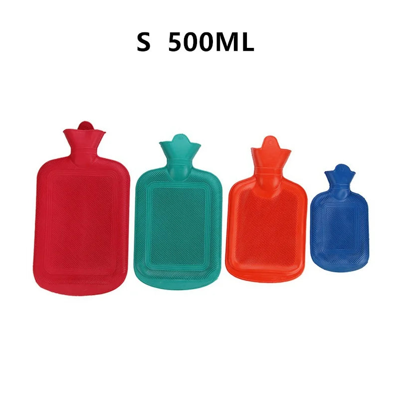 Cuatro bolsas térmicas de silicona para manos y pies en rojo, verde, naranja y azul.