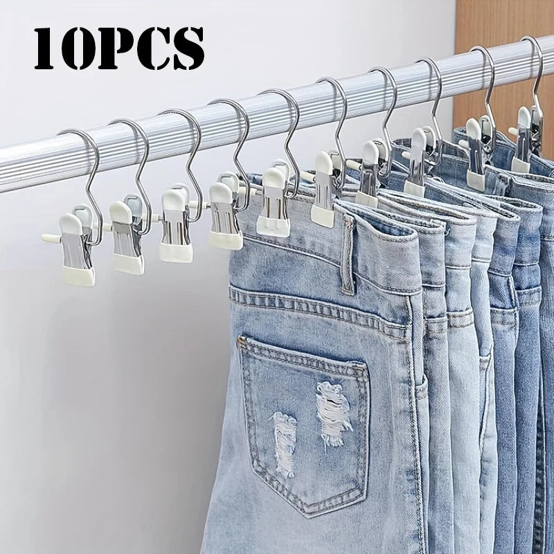 Set von 10 Edelstahl-Klemmhaken mit Haken zur Wäscheorganisation auf einer Leine.