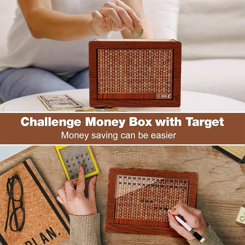 Una caja de dinero de madera con un objetivo, mostrando manos interactuando con la caja de ahorros y un artículo similar sobr