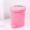 Pink wiederverwendbare Erdbeer-Dekor-Mülleimer mit grünem Blatt oben.