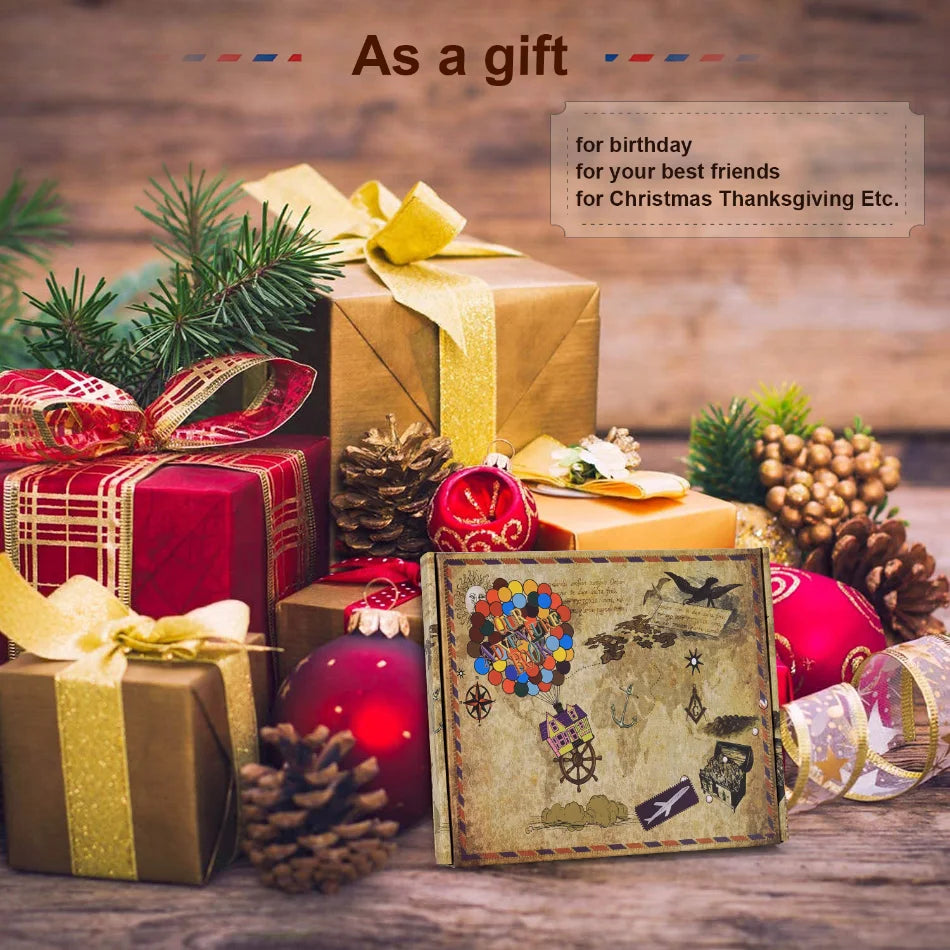 Eine Sammlung verpackter Geschenke, darunter Boxen und ein Scrapbook-Album, dekoriert mit Bändern und natürlichen Elementen w