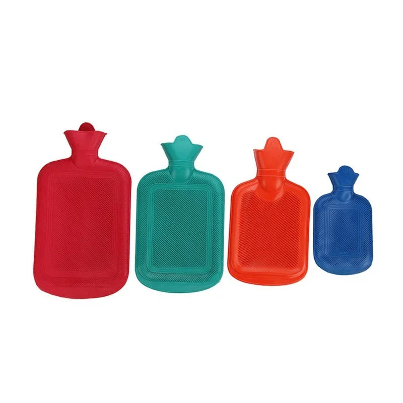Un juego de cuatro bolsas aislantes para manos y pies en rojo, verde, naranja y azul.