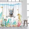 Cortina de ducha con tema divertido de dinosaurio gato surf con plantas acuáticas y agua azul.