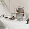 Boîte de savon portable en plastique transparent avec couvercle scellé et barre de savon blanche.