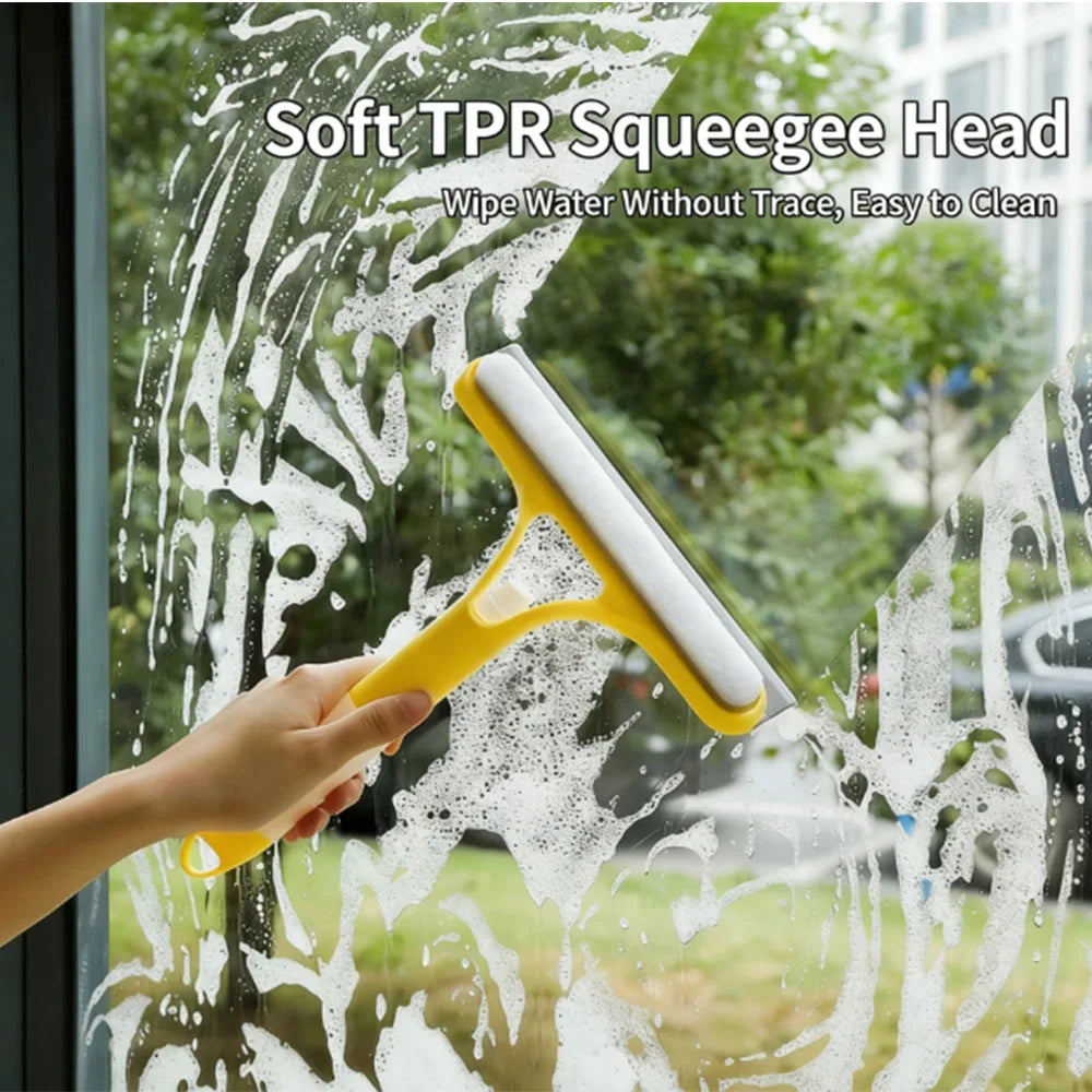 Eine Hand benutzt einen weichen TPR-Schaberkopf, um Wasserstreifen von einem Fenster zu entfernen.