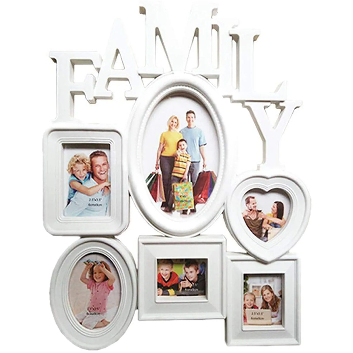 Décor mural en bois blanc avec les lettres 'FAMILY' et plusieurs photos encadrées
