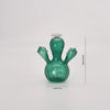 Un vase cactus moderne vert vif en verre avec trois bras allongés, sur fond blanc.
