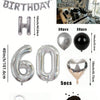 Un juego de globos con números grandes, formas de corazón y confeti en papel metálico plateado y negro.