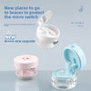 Set aus 3-in-1 tragbare Retainerhülle und Reinigungsbox in Weiß und Pink.