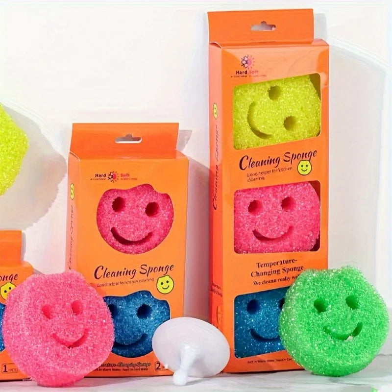 Eine Sammlung von leuchtend farbigen, temperaturwechselnden Reinigungsschwämmen mit Smiley-Gesichtern in verschiedenen Schatt