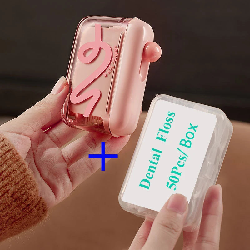 Eine Hand hält eine pinke, portable Zahnseidebox mit der Aufschrift Dental Floss 50 Stück/Box.