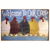 Vintage Metalldosen-Schild mit der Aufschrift „Welcome To Our Coop“ und bemalten Hühnern.