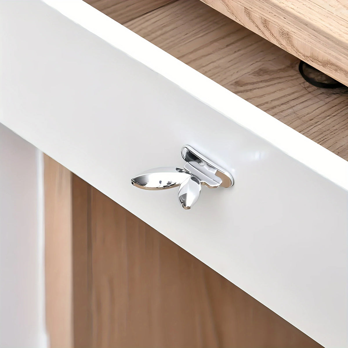One-Piece Toilet Seat Lifter with Touchless Flush