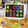 Magnetisches Alphabet-Lernset mit Groß- und Kleinbuchstaben sowie Zahlen in verschiedenen Farben