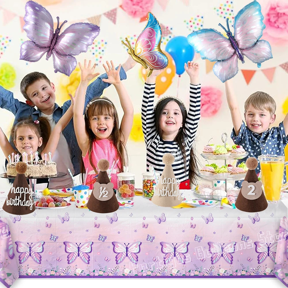 Nappe aquarelle colorée de papillons et de ballons pour une fête.