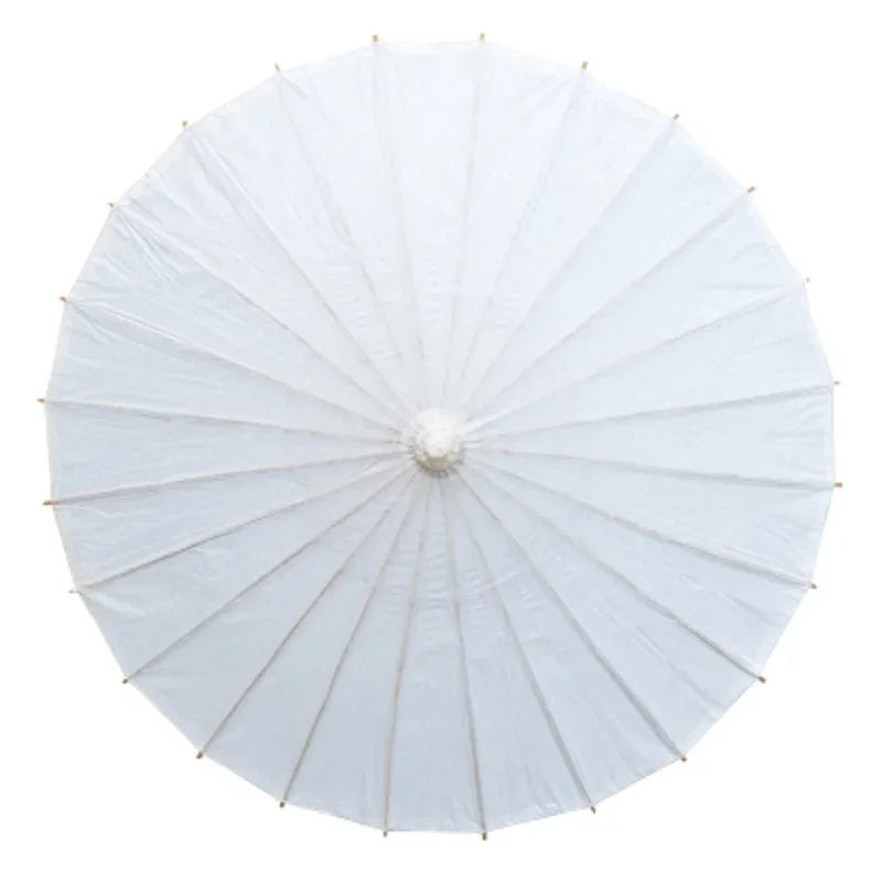 Parasol de papel blanco con dosel redondo y radios.