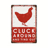Vintage-Metalldosen-Schild mit Silhouette einer roten Henne und dem Text KLUCK UMHERUM UND ENDECKEN SIE