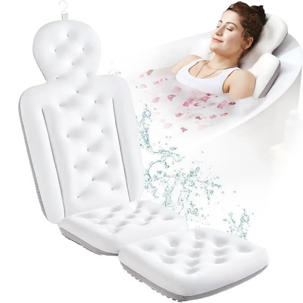 Ein weißes Vollkörper-Spa-Badkissen wird gezeigt, wobei eine Person in einer Badewanne entspannt.