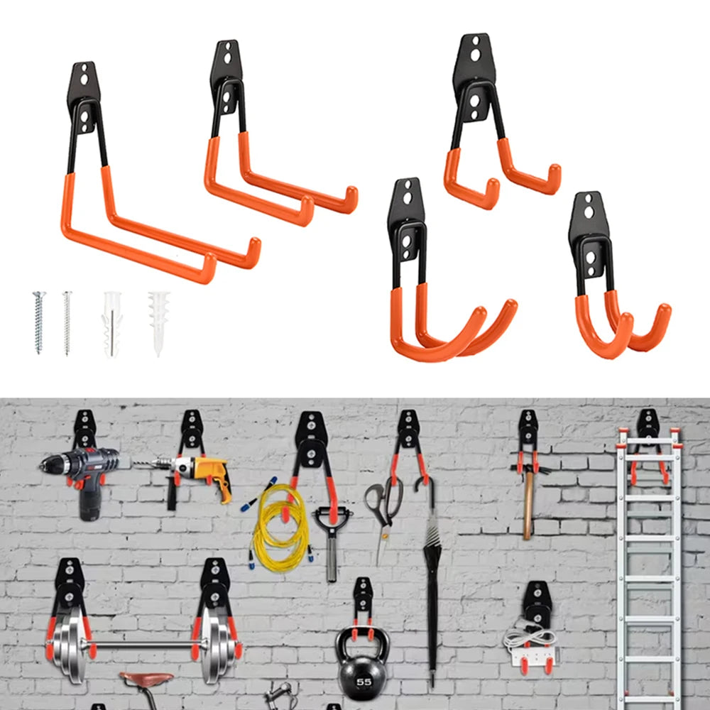 Un juego de ganchos metálicos para pared resistentes en negro y naranja, mostrados con varias herramientas.