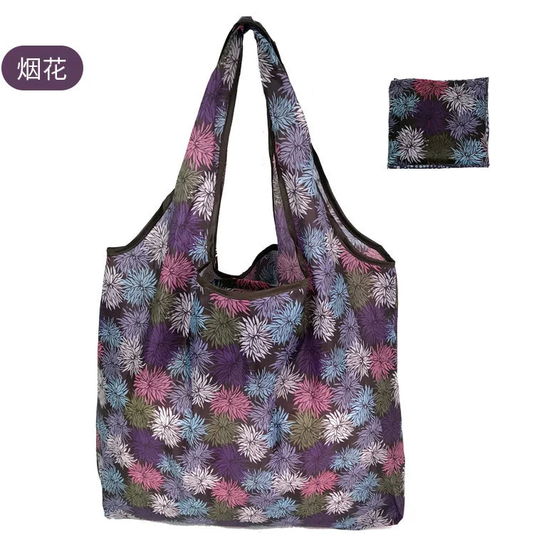 Dunkelviolette und grüne florale Tasche mit passender kleiner Beutel.