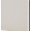 Geschlossenes Leinen-Fotobuch mit Selbstklebefolie in Hellbeige mit rotem Einband.