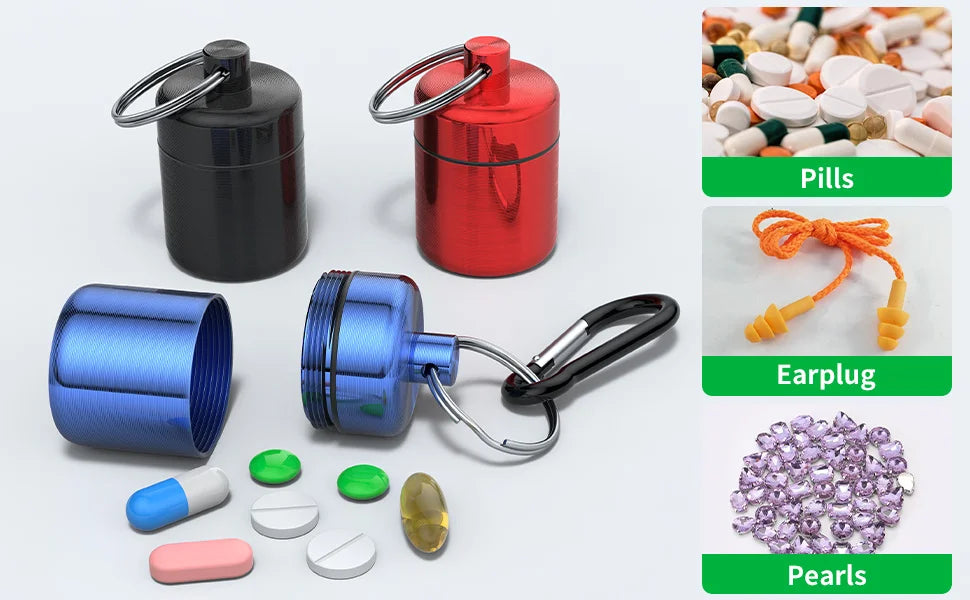 Una colección de cajas de pastillas de viaje, un tapón de auricular y perlas moradas exhibidos sobre un fondo blanco.