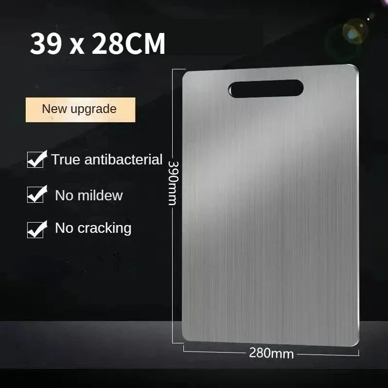 Tabla de cortar rectangular de acero inoxidable con asa, mostrando propiedades antibacterianas y sin moho ni grietas