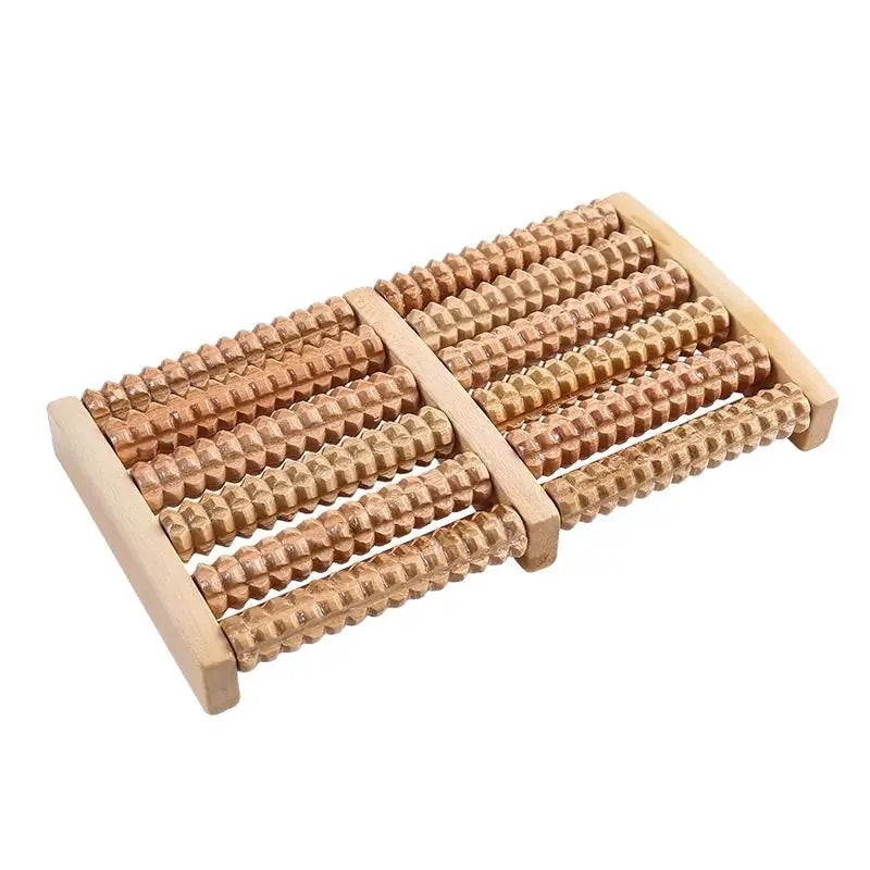 Holz-Fußmassagerrolle mit mehreren strukturierten Rollern, Seitenansicht.