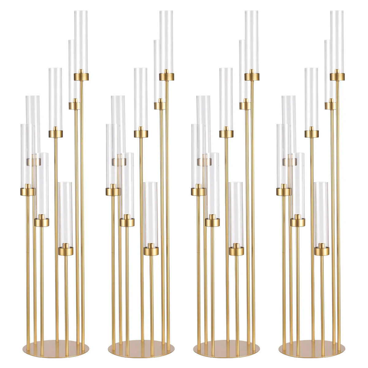 Un juego de siete portavelas de vidrio esbelto y tono dorado, dispuestos en una candelabra vertical de múltiples brazos.