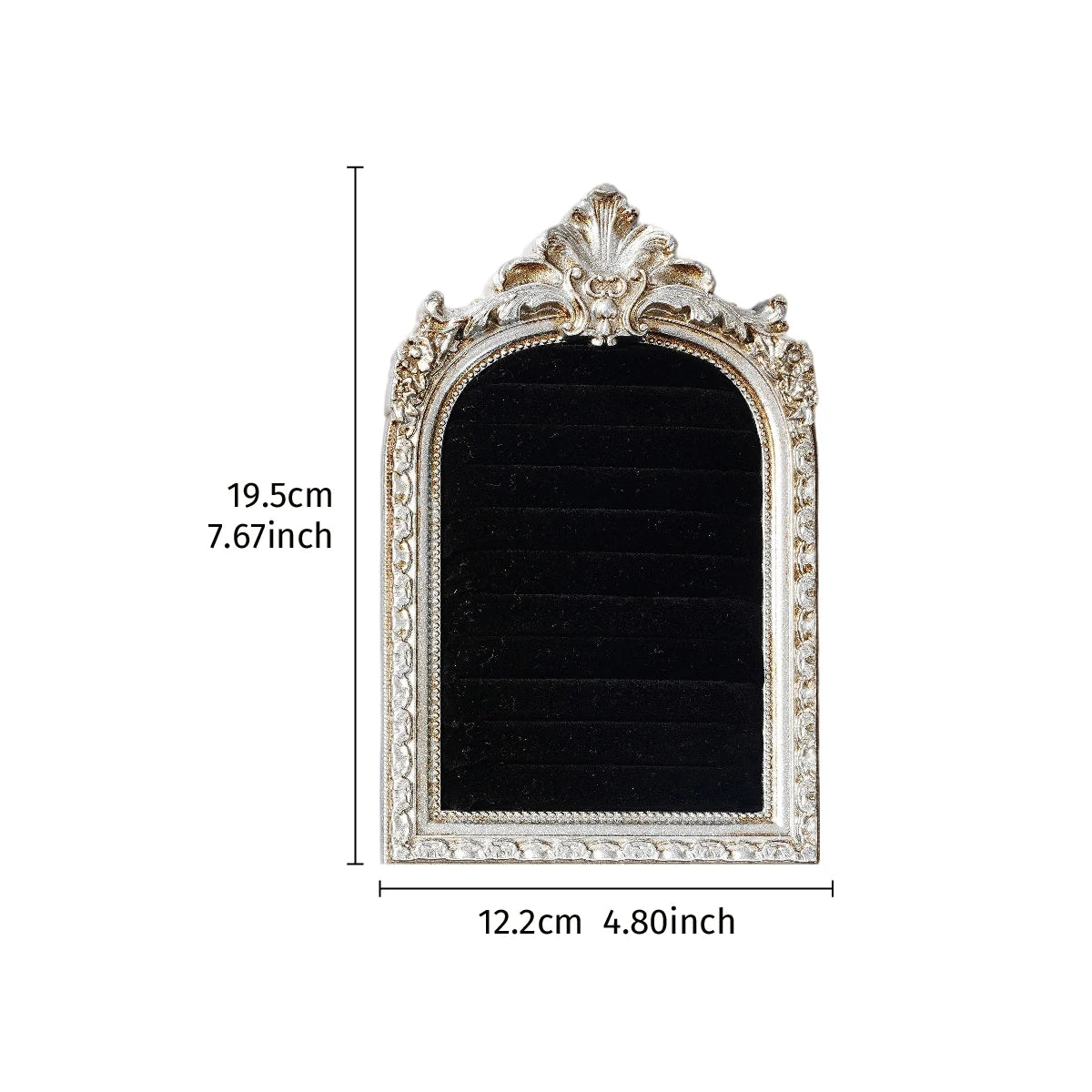 Présentoir de bijoux rectangulaire avec cadre orné et doublure en velours noir.