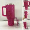 Termo aislante de acero inoxidable con strass magenta y asa rosa, visto desde varios ángulos.