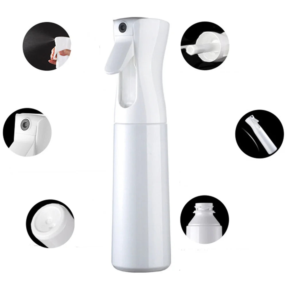 زجاجة رش قابلة لإعادة التعبئة بيضاء ومتينة مع مكونات متنوعة تظهر في لقطات مقربة.