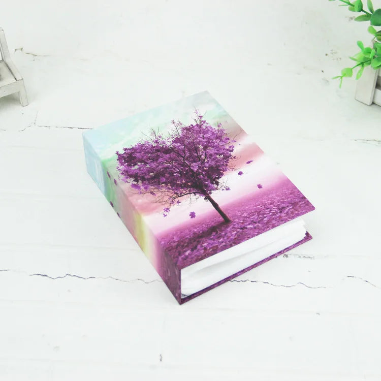 Álbum de fotos con silueta de árbol morado vibrante contra fondo degradado rosa y verde.