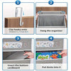 Instrucciones para sujetar ganchos a una puerta, colgar el organizador, insertar la base de cartón y colocar artículos dentro