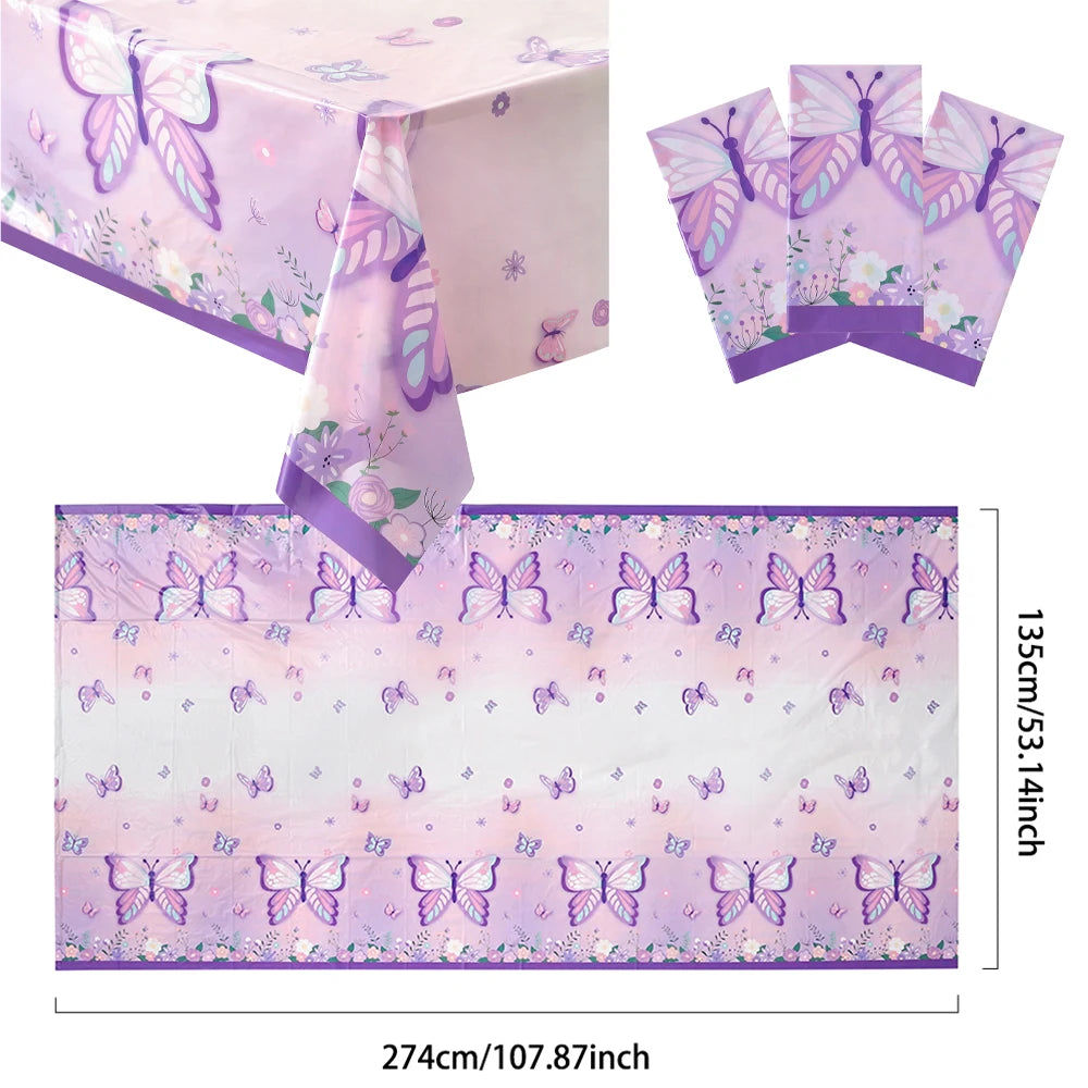 Nappe de table en aquarelle rose avec des accents floraux violets et verts.