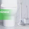 Weiße Toilette mit spezieller Abfluss- und Bürsten-Set für einfache Reinigung.