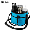 Sac isotherme bleu vif avec sangle noire, contenant plusieurs contenants à boissons en métal et plastique.