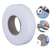 Rollo de cinta para dobladillos de tela de uso rudo para coser, mostrando el rollo y ejemplos de aplicación