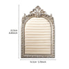 Support de bijouterie en résine rectangulaire avec cadre orné et insert en tissu beige.