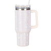Vaso aislante de acero inoxidable con pedrería brillante y asa blanca.