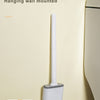 Une brosse à toilette en silicone blanche est accrochée au mur, avec un insert montrant la tête de la brosse.