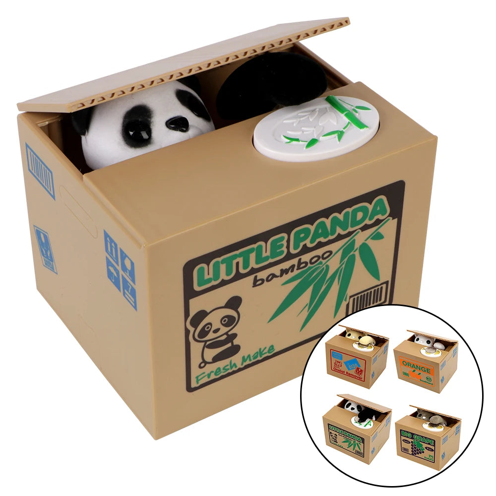 Eine Pappschachtel mit einem Panda-Figur und mehreren kleinen Panda-Sparschwein-Banken.