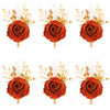 Boutonnière en soie orange vintage avec une rose orange et du feuillage séché sur un bâton en bois.
