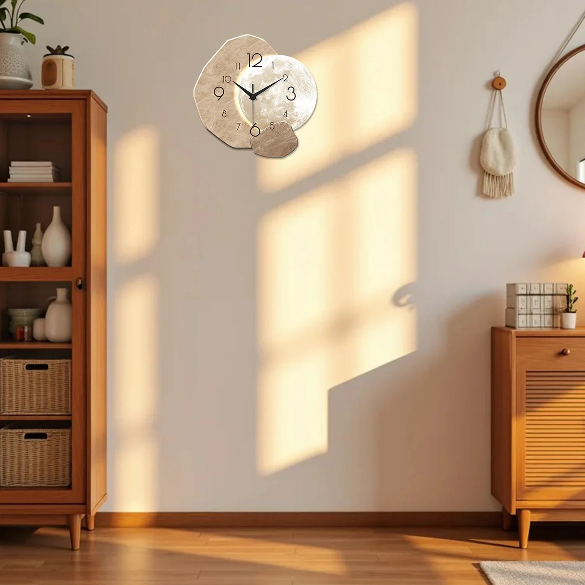 Une horloge murale au design lunaire moderne est fixée sur un mur clair à côté d'étagères et de meubles en bois.