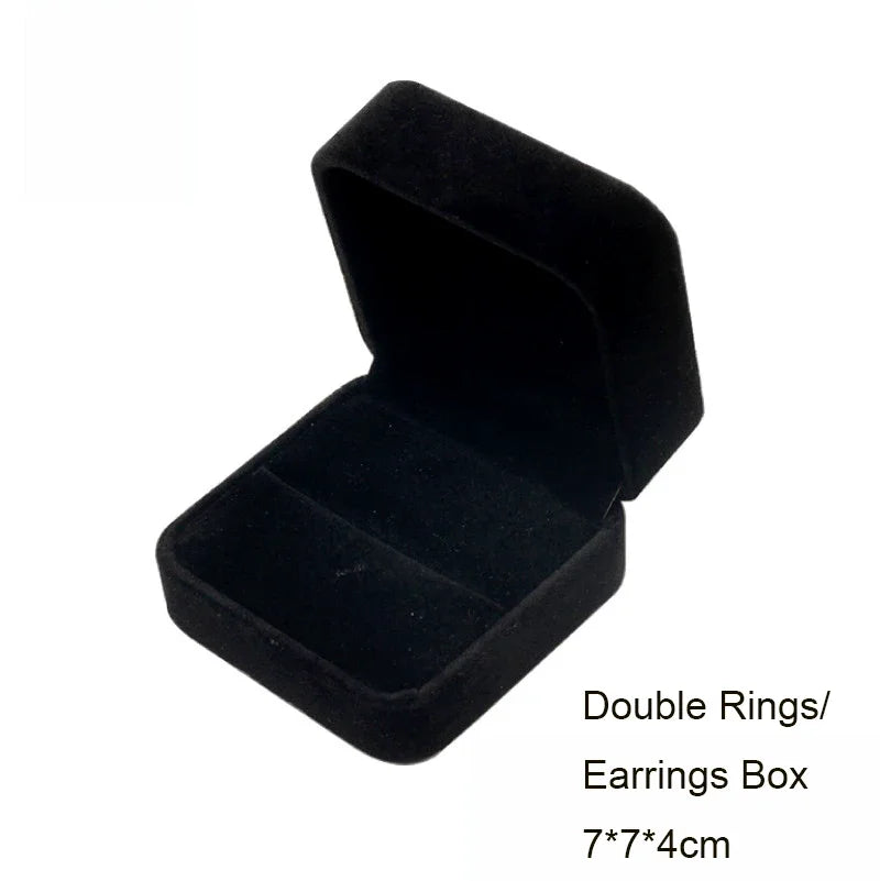 Black velvet double rings and earrings box with dimensions 7x7x4cm